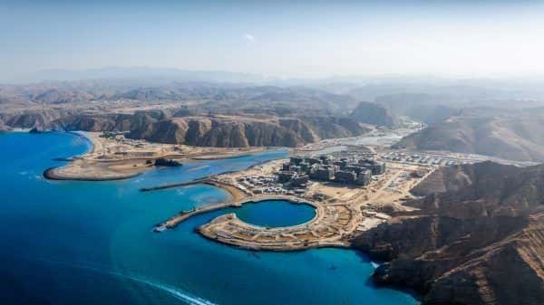 Dubai vs. Oman: where to buy a luxury property to earn more and pay less?