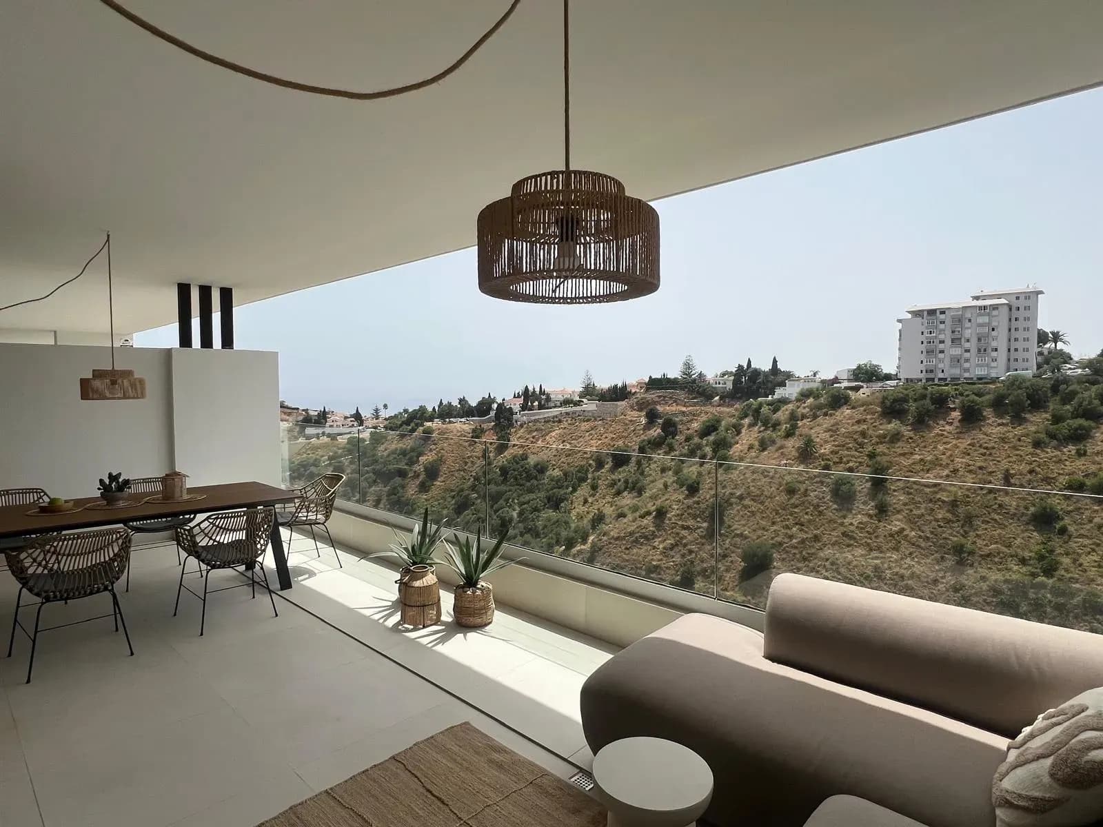 LOMAS DEL HIGUERÓN | Bezugsfertige Wohnung mit großer Terrasse und Meerblick in Fuengirola