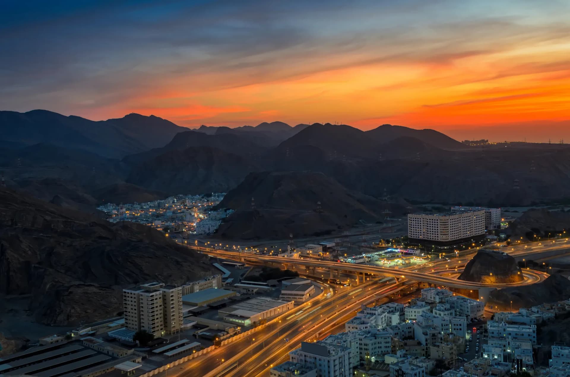 Apartment in Warsaw or apartment in Oman? A comparison of price per m², ROI, taxes, and lifestyle
