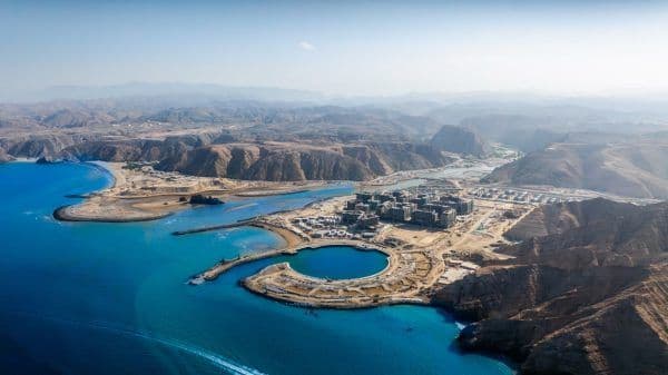 Dubai vs. Oman: where to buy a luxury property to earn more and pay less? Dubai vs. Oman: where to buy a luxury property to earn more and pay less?